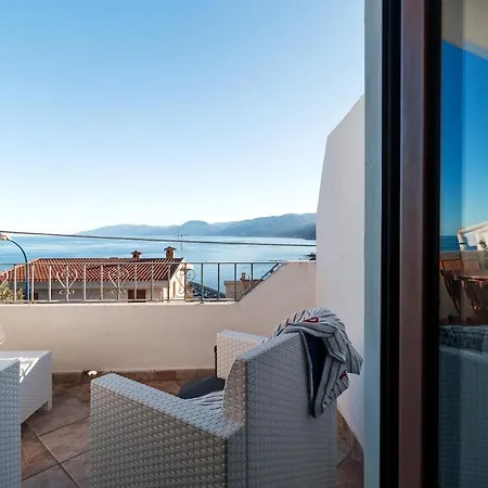 Sebastian House Apartment